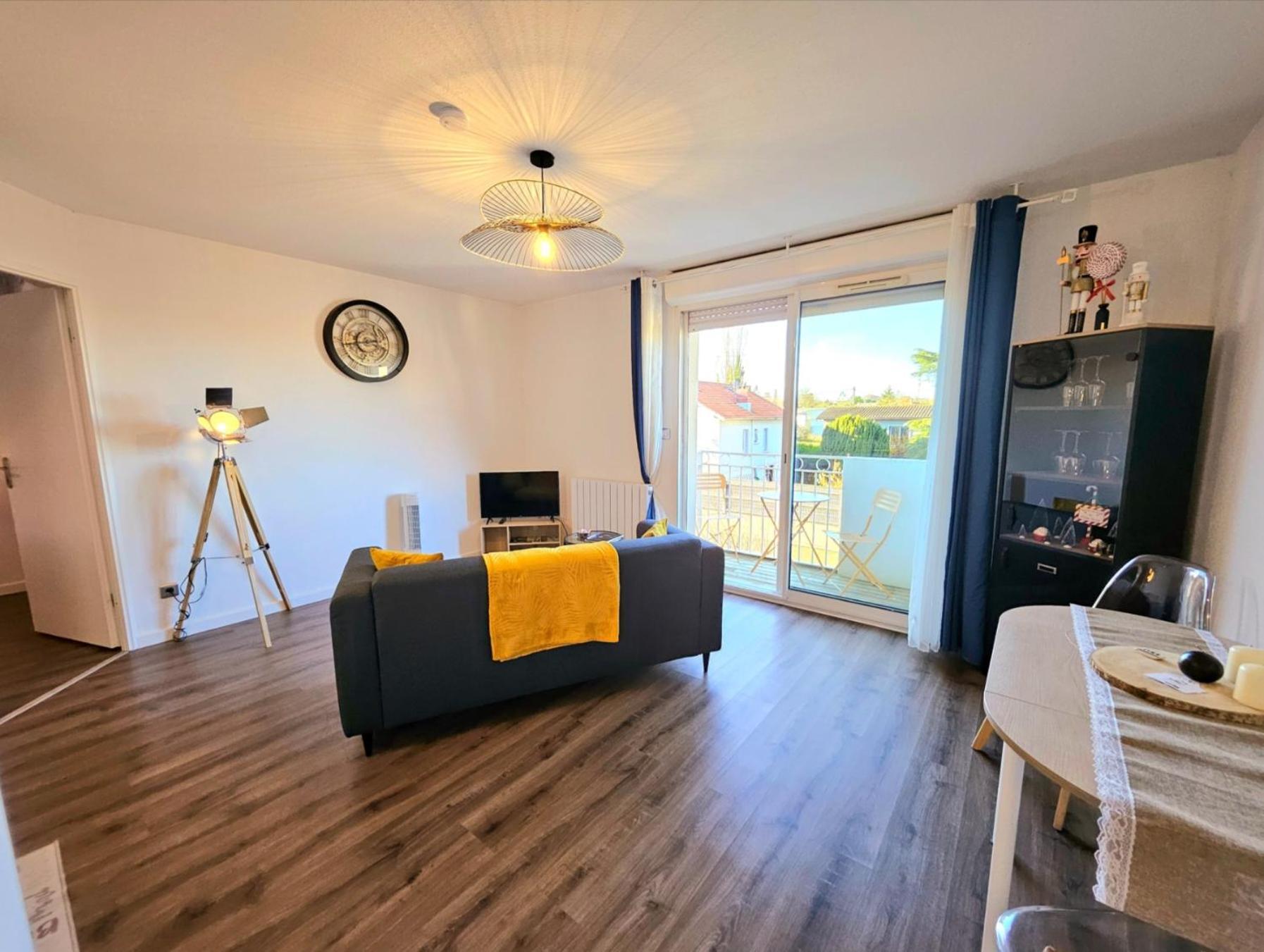 אנגולם Appartement Residentiel Avec Parking/Proche Centre מראה חיצוני תמונה