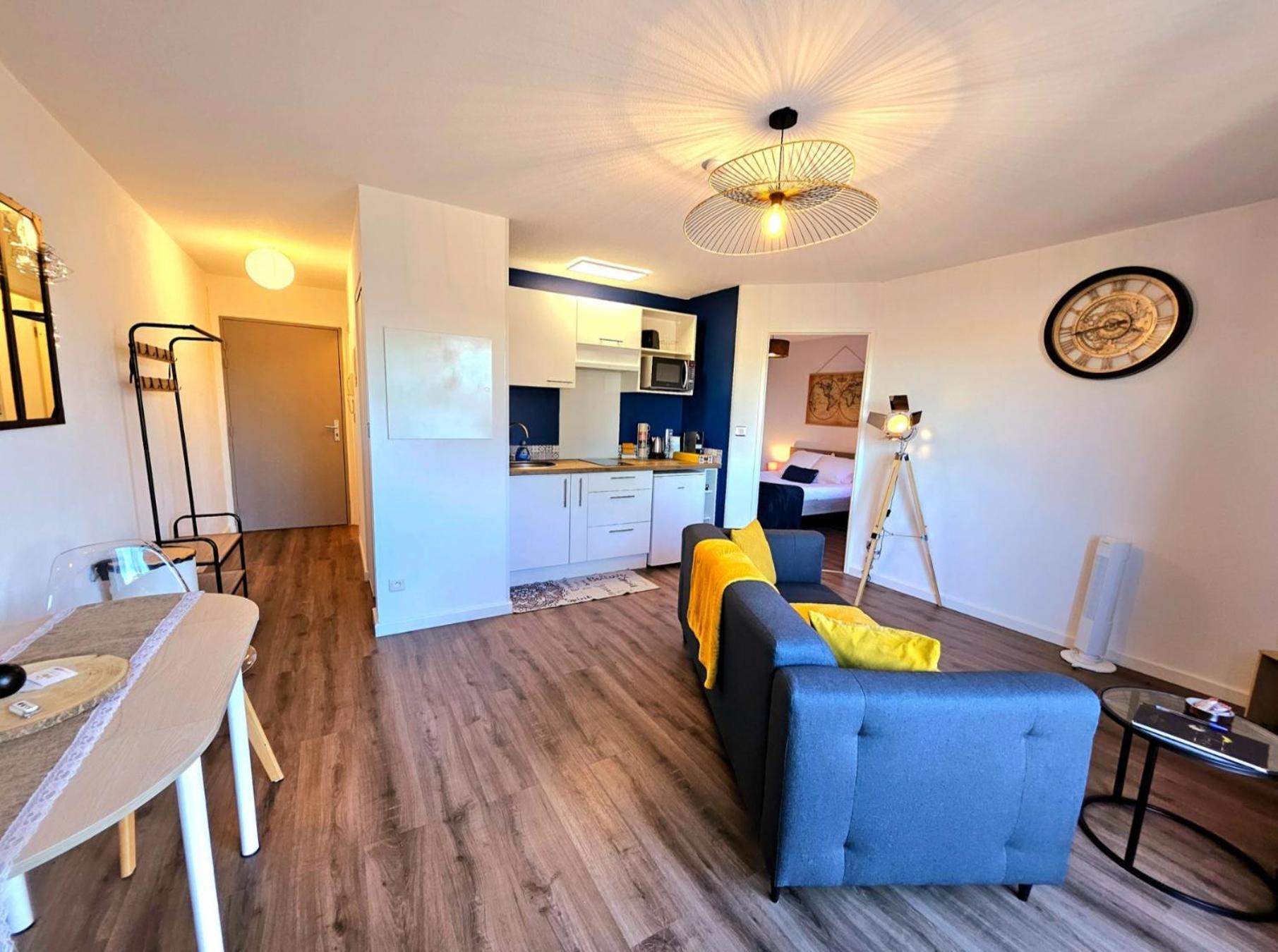 אנגולם Appartement Residentiel Avec Parking/Proche Centre מראה חיצוני תמונה
